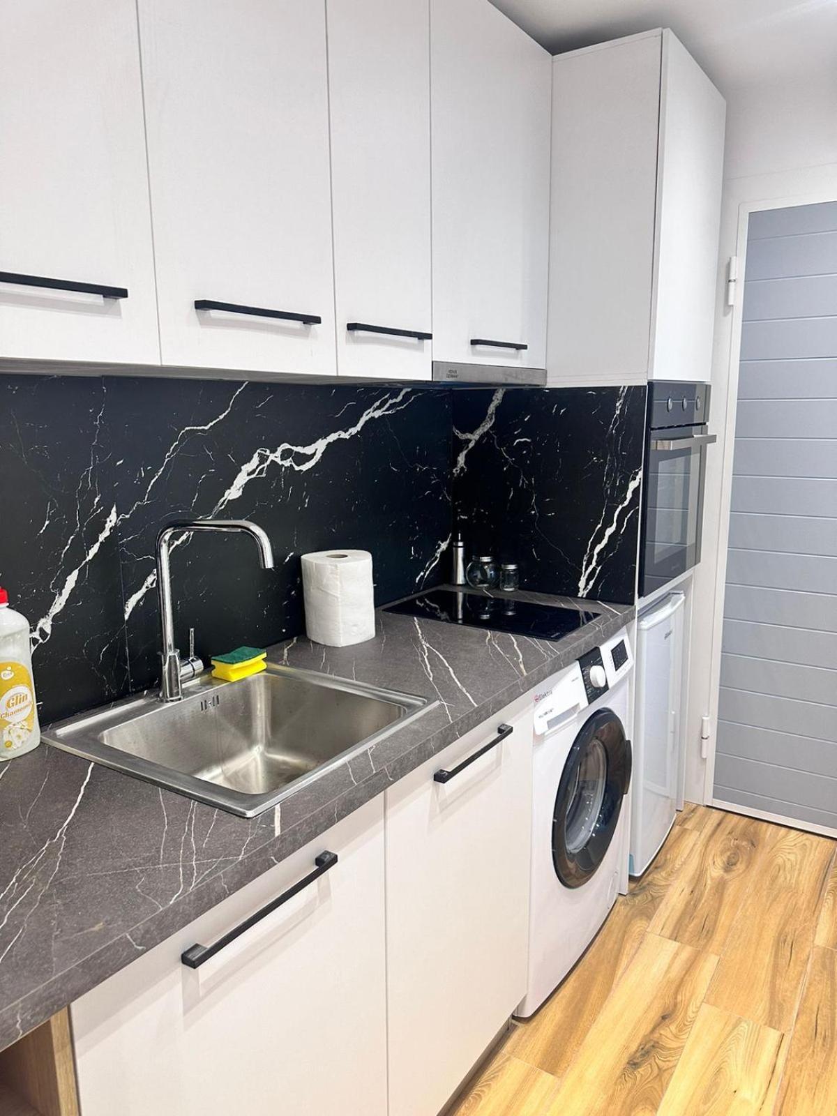 Modern Central Apartments Тирана Екстер'єр фото